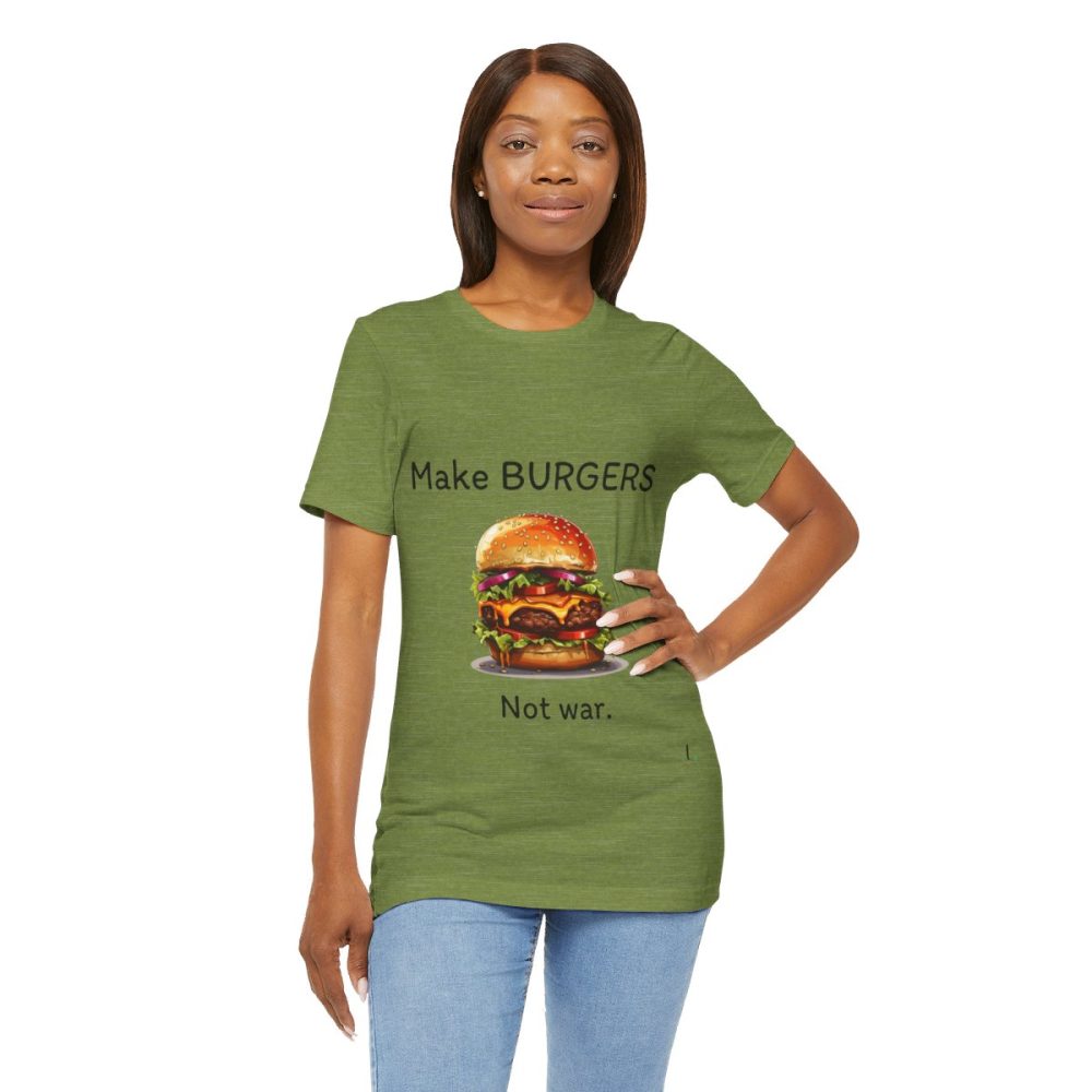 Make Burgers Not War – Unisex T-shirt