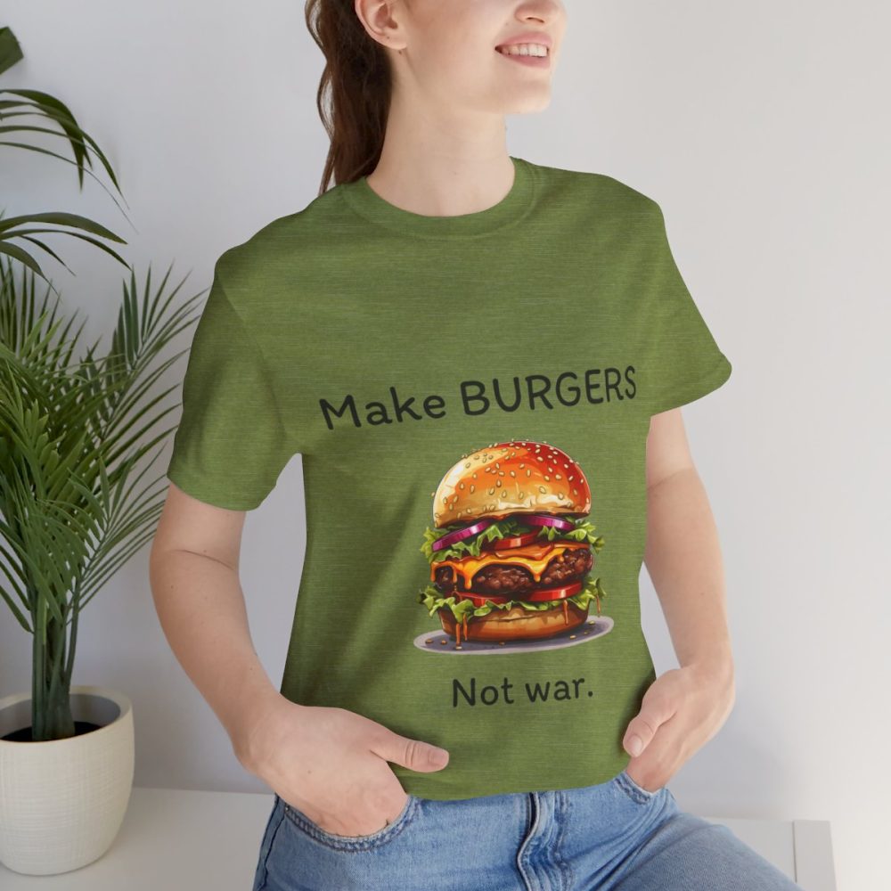 Make Burgers Not War – Unisex T-shirt