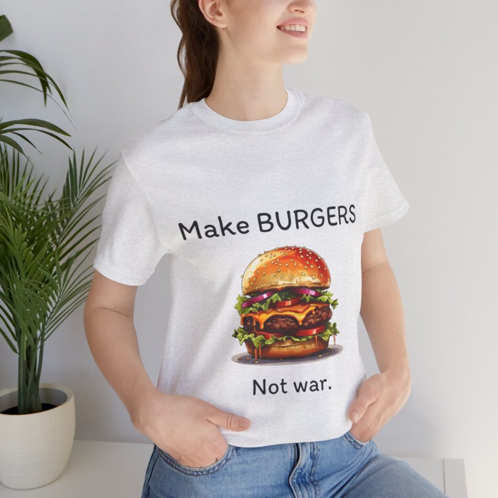 Make Burgers Not War – Unisex T-shirt