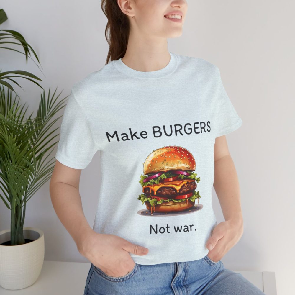 Make Burgers Not War – Unisex T-shirt