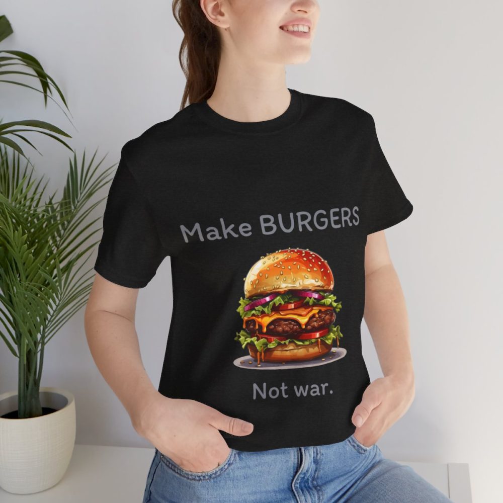 Make Burgers Not War – Unisex T-shirt