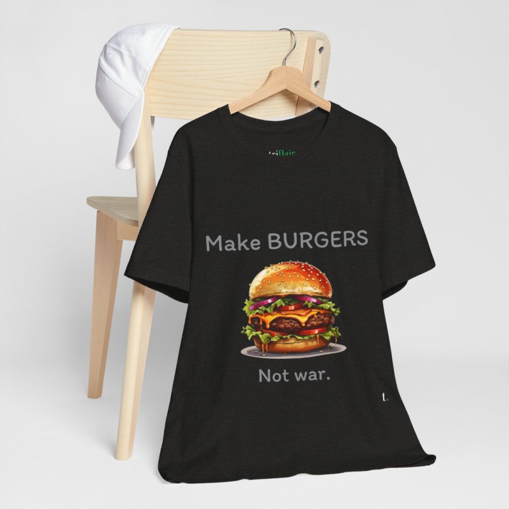 Make Burgers Not War – Unisex T-shirt