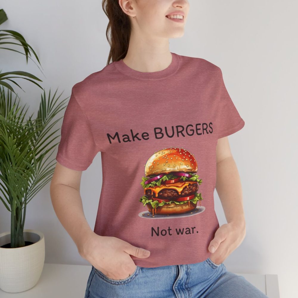 Make Burgers Not War – Unisex T-shirt