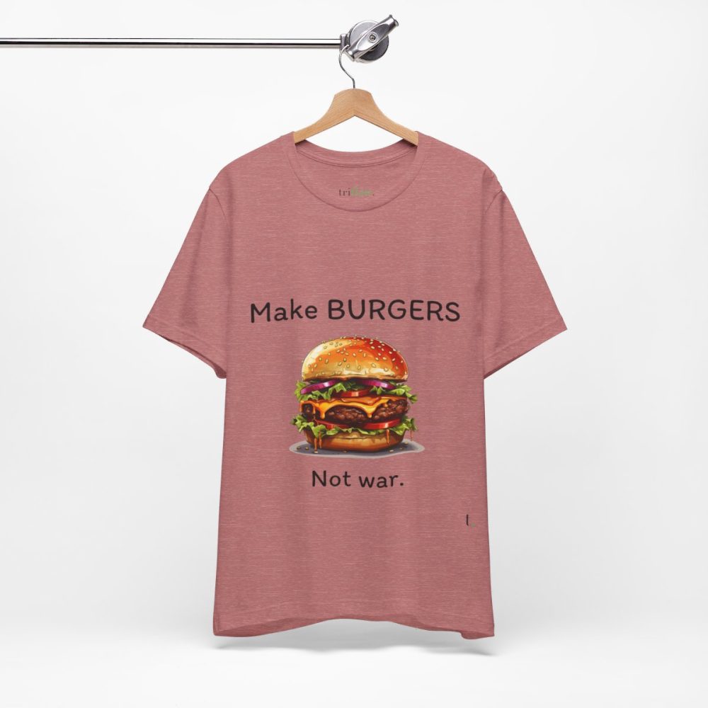 Make Burgers Not War – Unisex T-shirt